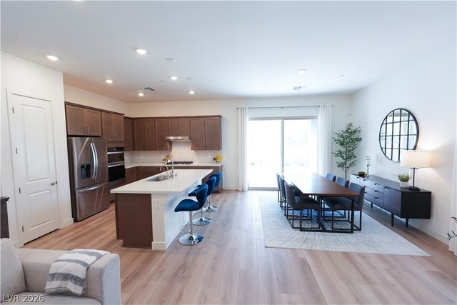 1563 Crested Eagle Street, Las Vegas, NV 89138