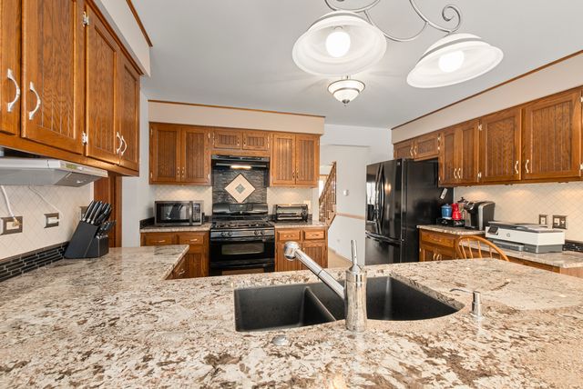 15631 Harbor Town Drive, Orland Park, IL 60462