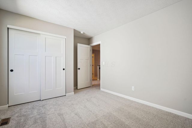 1088 Quarry Oak Drive, Grove City, OH 43123