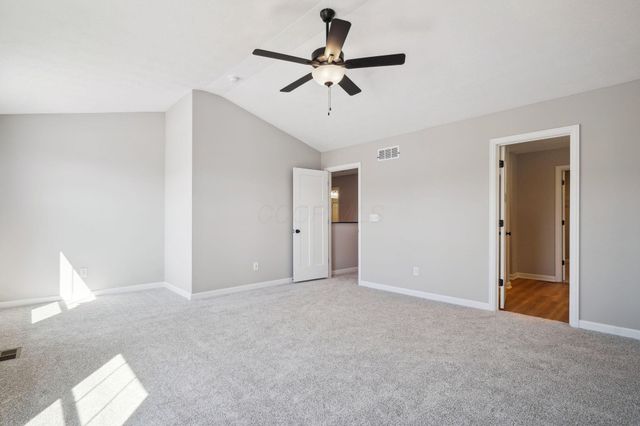 1088 Quarry Oak Drive, Grove City, OH 43123