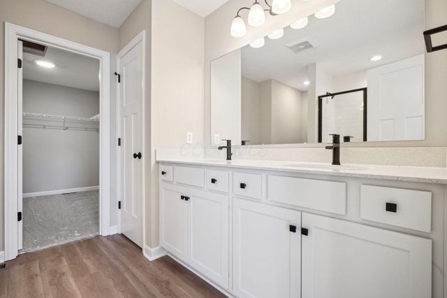 1088 Quarry Oak Drive, Grove City, OH 43123
