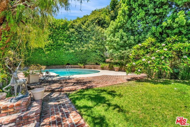 701 N Sierra Drive, Beverly Hills, CA 90210