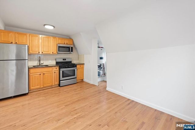 533 S Clinton Street, East Orange, NJ 07018