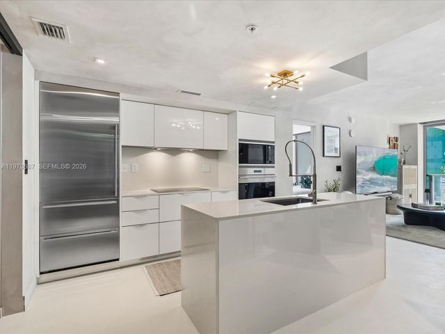 9521 E Bay Harbor Dr 705, Bay Harbor Islands, FL 33154