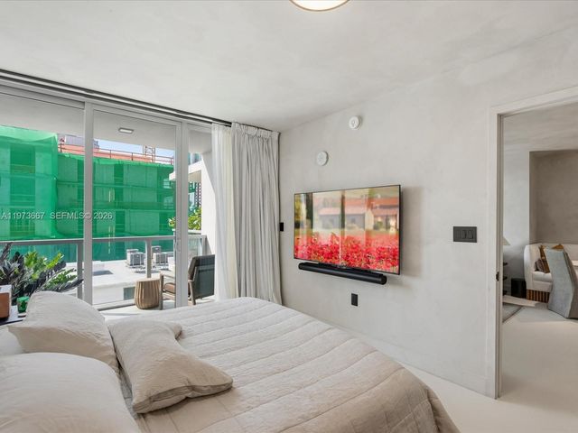 9521 E Bay Harbor Dr 705, Bay Harbor Islands, FL 33154