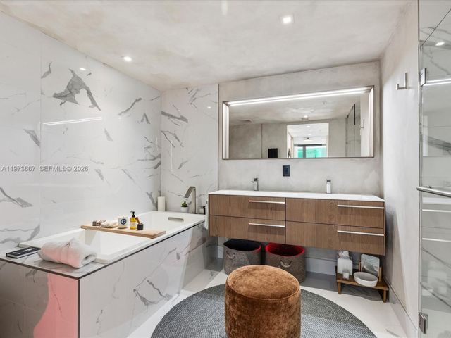 9521 E Bay Harbor Dr 705, Bay Harbor Islands, FL 33154