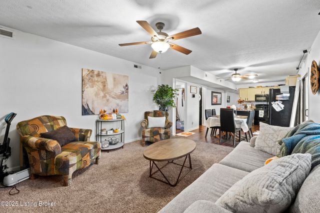 6012 Grandel Pointe Ct, Louisville, KY 40258