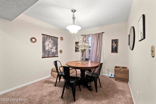 6012 Grandel Pointe Ct, Louisville, KY 40258