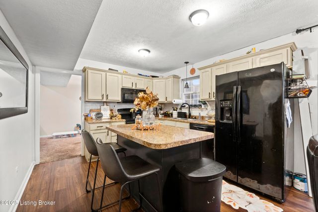 6012 Grandel Pointe Ct, Louisville, KY 40258