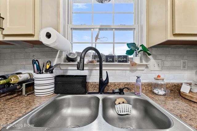 6012 Grandel Pointe Ct, Louisville, KY 40258