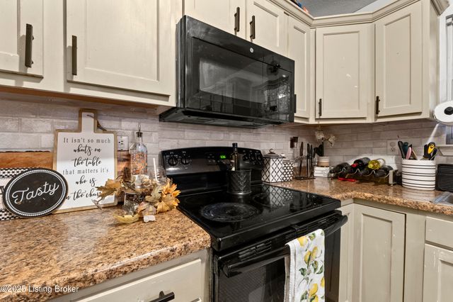 6012 Grandel Pointe Ct, Louisville, KY 40258