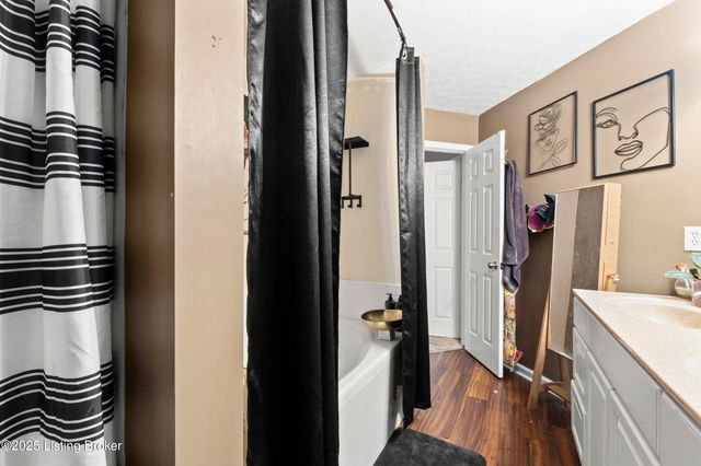 6012 Grandel Pointe Ct, Louisville, KY 40258