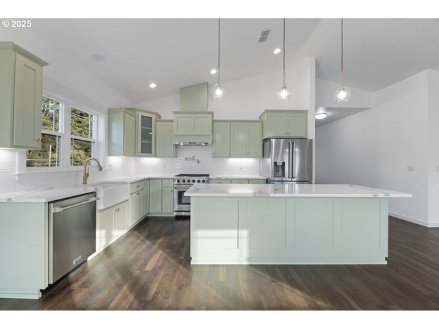 1240 Lighthouse Ln, Brookings, OR 97415