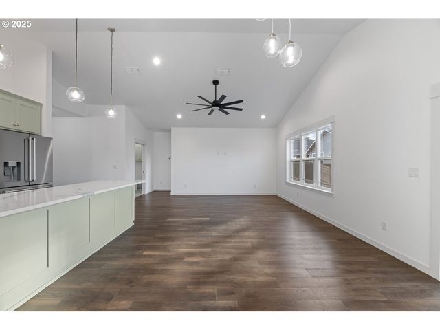 1240 Lighthouse Ln, Brookings, OR 97415