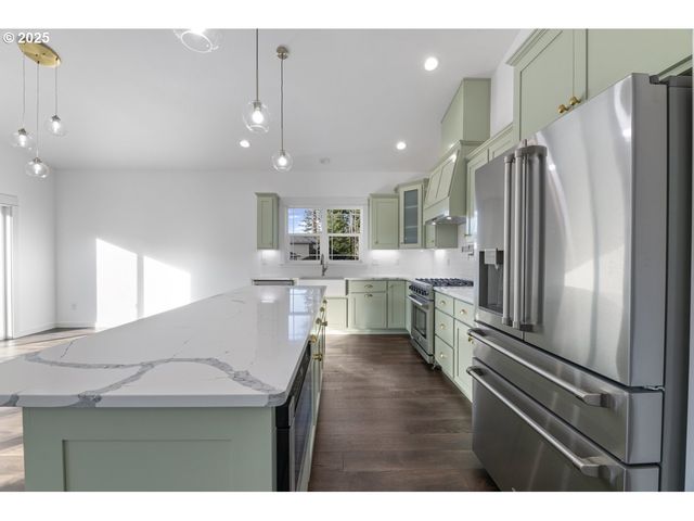 1240 Lighthouse Ln, Brookings, OR 97415