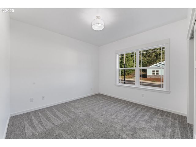 1240 Lighthouse Ln, Brookings, OR 97415