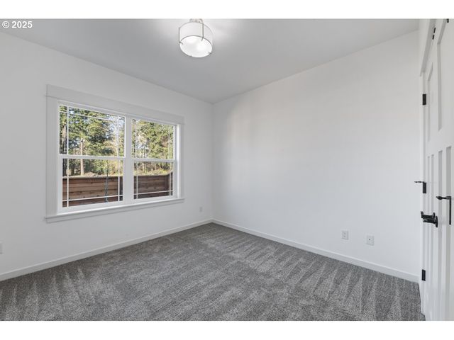 1240 Lighthouse Ln, Brookings, OR 97415