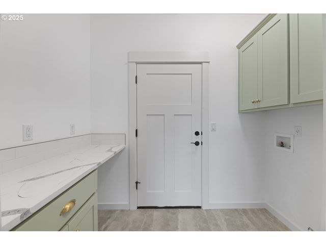 1240 Lighthouse Ln, Brookings, OR 97415