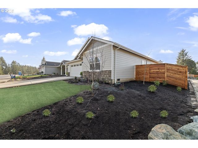 1240 Lighthouse Ln, Brookings, OR 97415