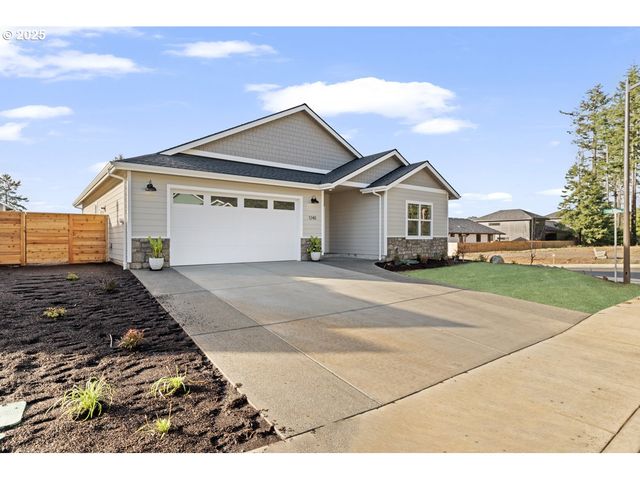 1240 Lighthouse Ln, Brookings, OR 97415