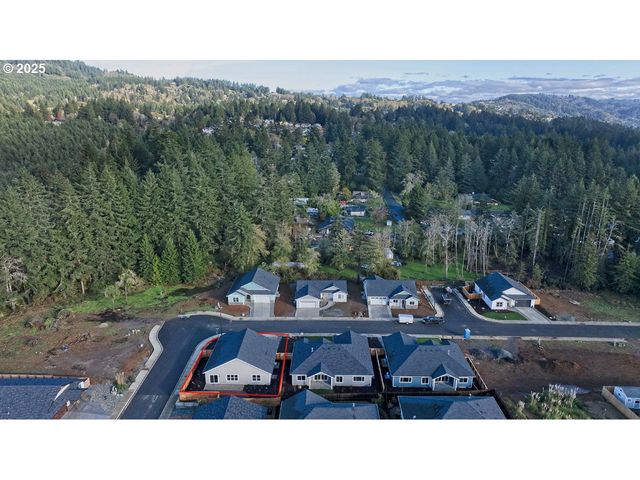 1240 Lighthouse Ln, Brookings, OR 97415