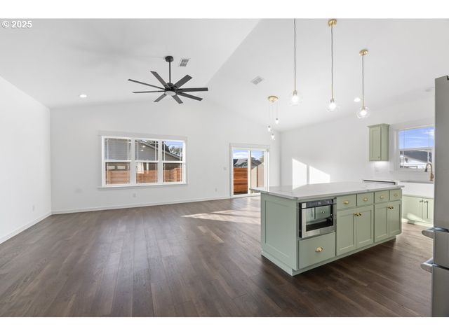 1240 Lighthouse Ln, Brookings, OR 97415
