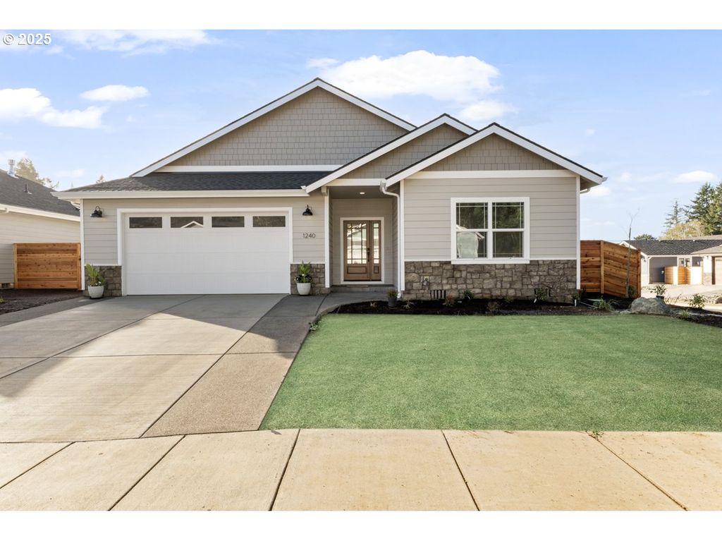 1240 Lighthouse Ln, Brookings, OR 97415