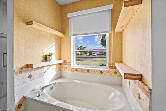 2423 Everest PKWY, Cape Coral, FL 33904