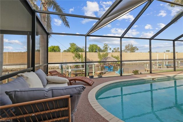 2423 Everest PKWY, Cape Coral, FL 33904