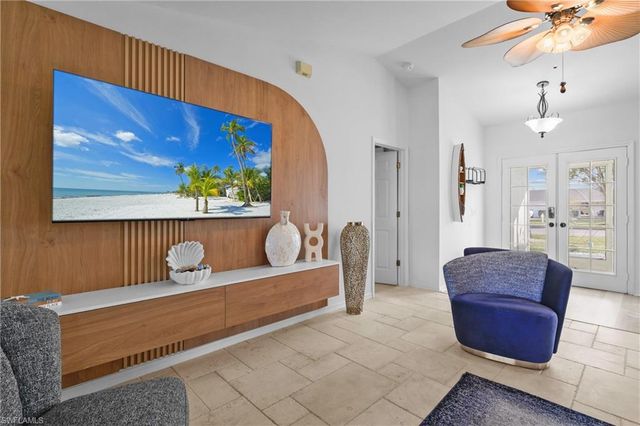 2423 Everest PKWY, Cape Coral, FL 33904