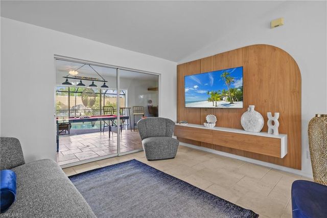 2423 Everest PKWY, Cape Coral, FL 33904