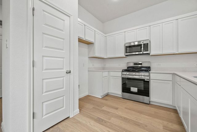 214 Hornet ST, Elgin, TX 78621