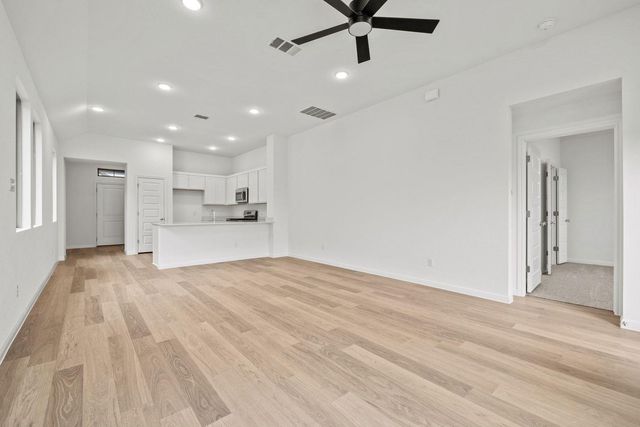 214 Hornet ST, Elgin, TX 78621