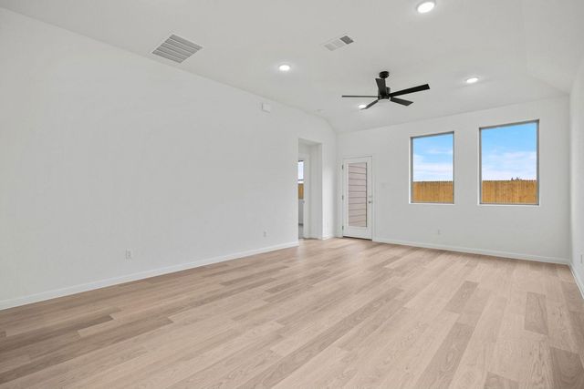 214 Hornet ST, Elgin, TX 78621
