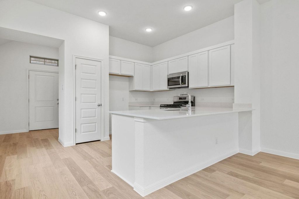 214 Hornet ST, Elgin, TX 78621