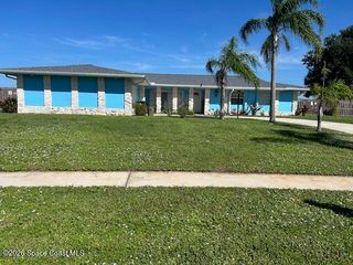 956 Waialae Circle NE, Palm Bay, FL 32905
