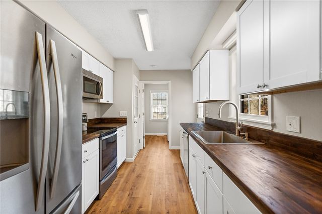 324 Fox Run Road, Walhalla, SC 29691