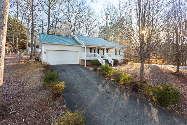 324 Fox Run Road, Walhalla, SC 29691