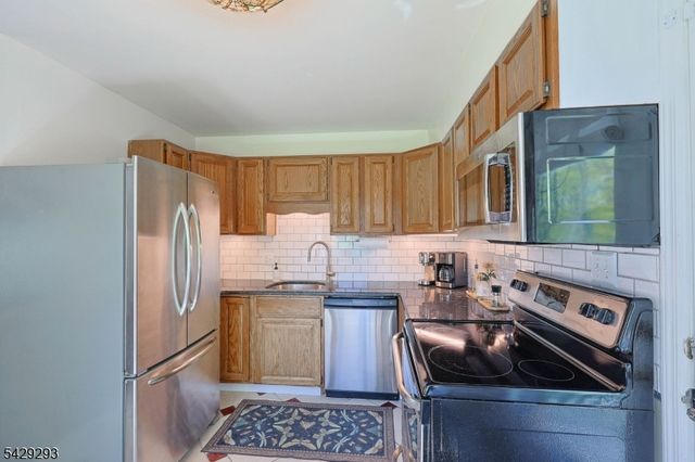 70 Cedar Tree Dr, Vernon Twp., NJ 07422