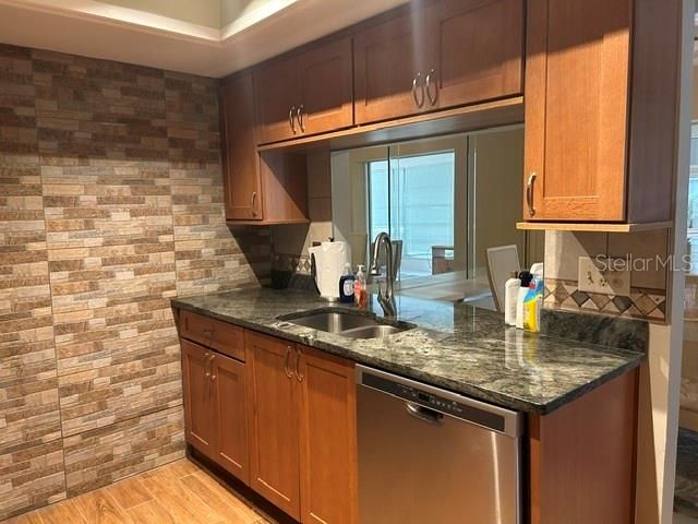 7102 W COUNTRY CLUB DRIVE N, Sarasota, FL 34243