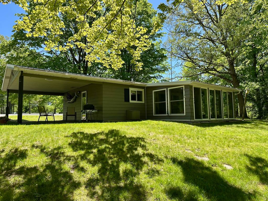 8942 E M-20, Hesperia, MI 49421