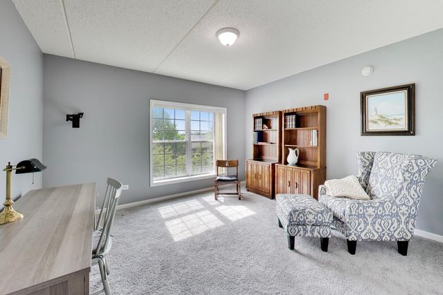 601 W Rand Road 201, Arlington Heights, IL 60004