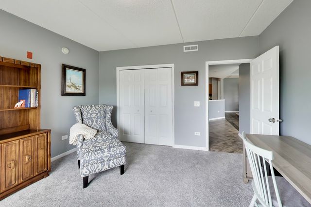 601 W Rand Road 201, Arlington Heights, IL 60004