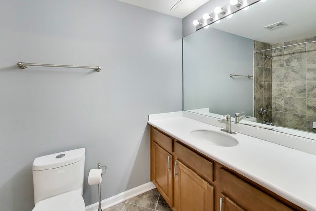 601 W Rand Road 201, Arlington Heights, IL 60004
