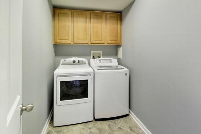 601 W Rand Road 201, Arlington Heights, IL 60004