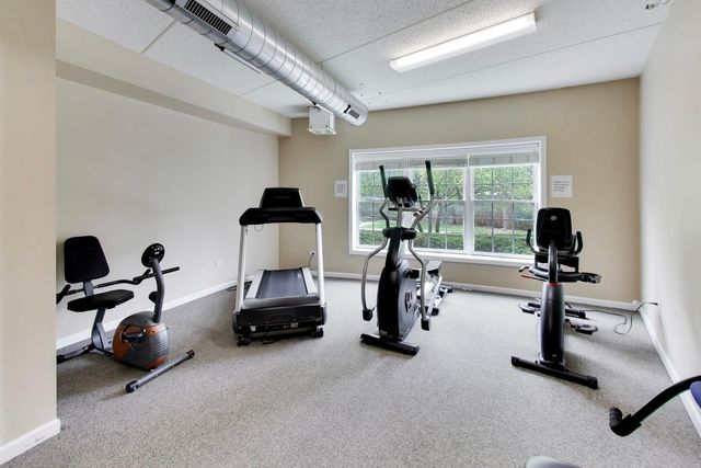 601 W Rand Road 201, Arlington Heights, IL 60004
