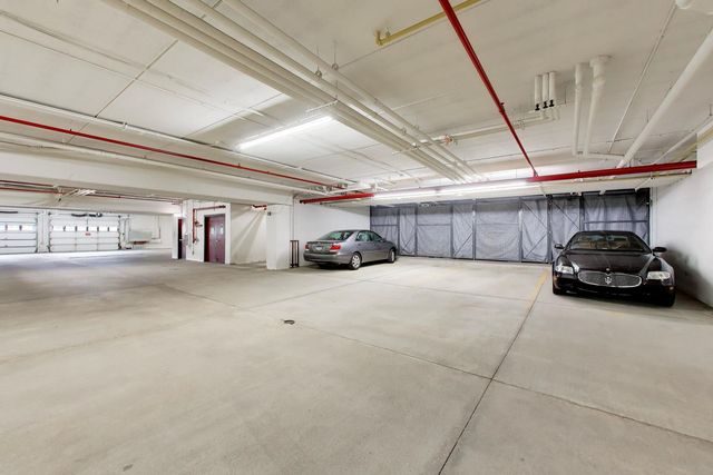 601 W Rand Road 201, Arlington Heights, IL 60004