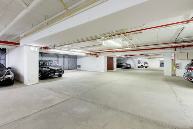 601 W Rand Road 201, Arlington Heights, IL 60004