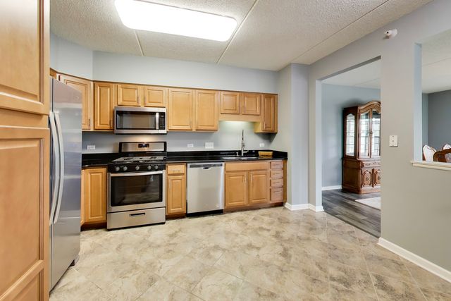 601 W Rand Road 201, Arlington Heights, IL 60004