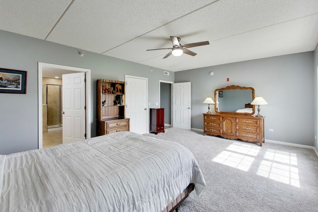 601 W Rand Road 201, Arlington Heights, IL 60004